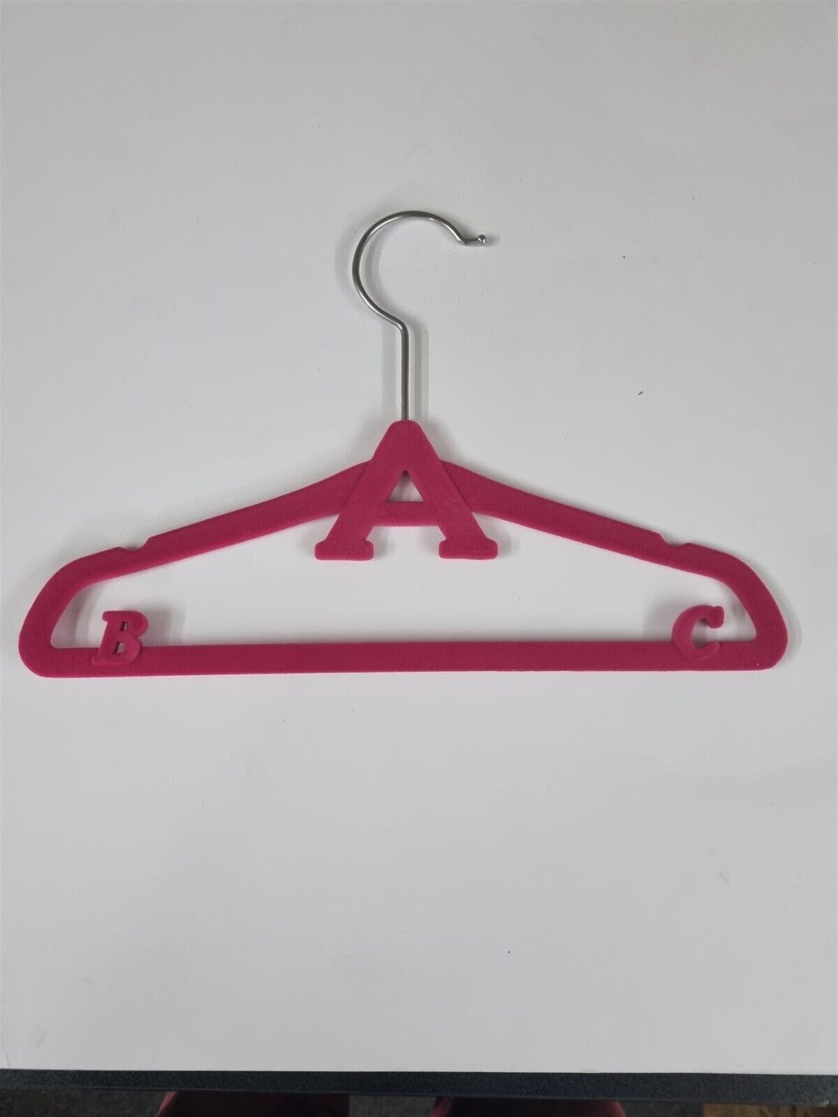 18x Children ABC Velvet Hangers Non-Slip Slim Sturdy Design Kids Clothes Hanging